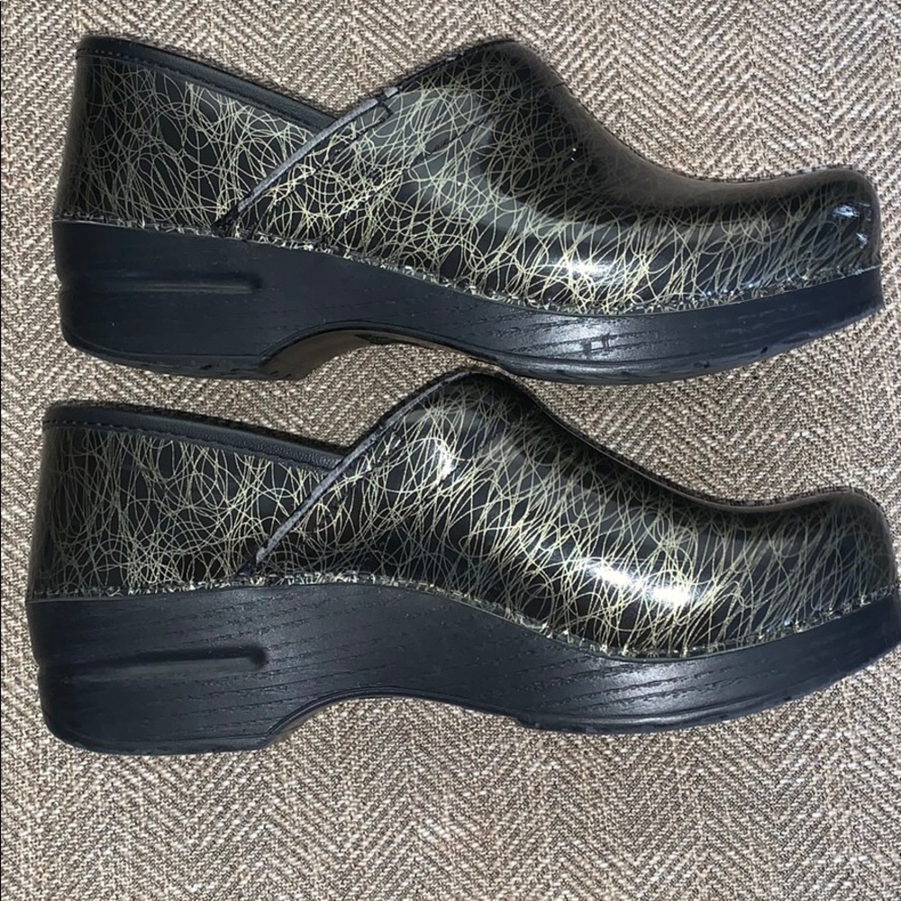 Euc Dansko Clogs Size 39. - image 4